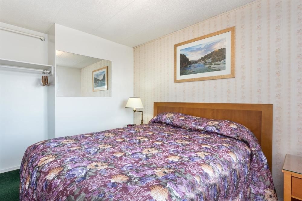 KNIGHTS INN MOOSE JAW photo 1