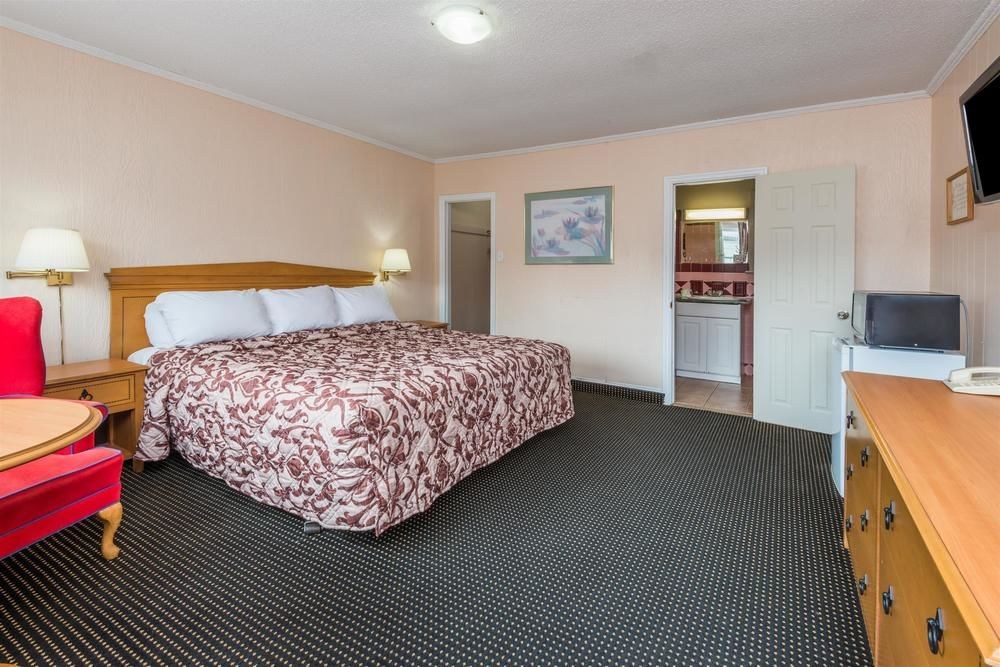 KNIGHTS INN LONDON ONTARIO photo 1