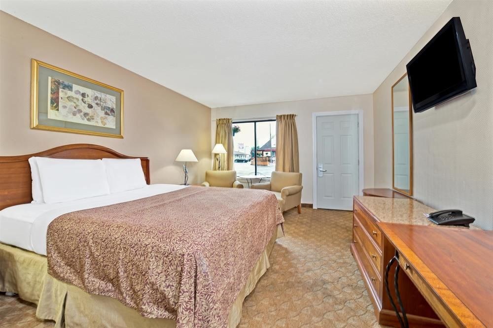 KNIGHTS INN BY THE FALLS photo 1