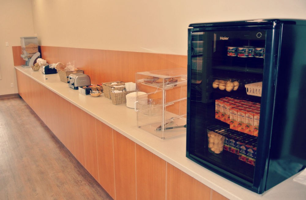 ECONO LODGE INN & SUITES