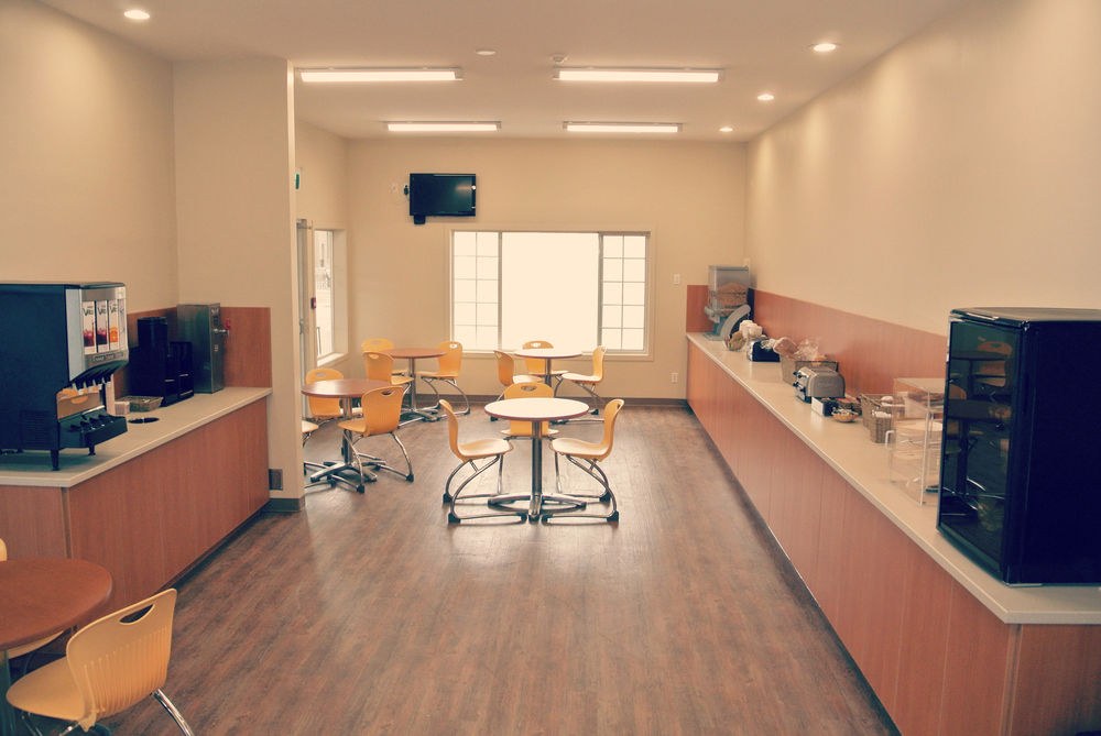 ECONO LODGE INN & SUITES photo 1