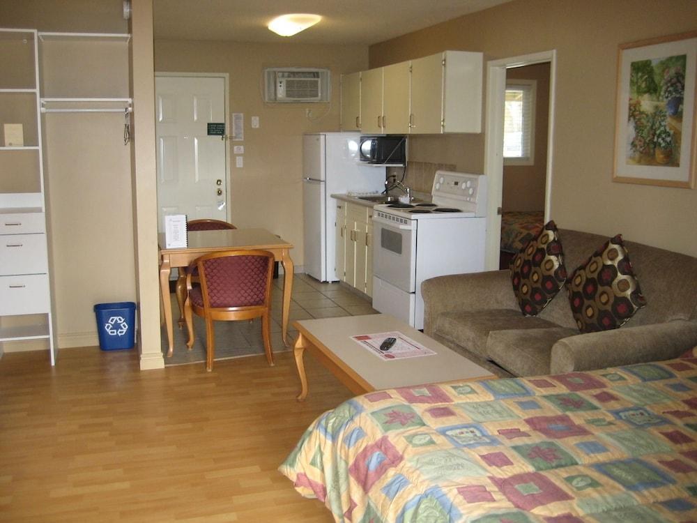 OKANAGAN SEASONS RESORT photo 2