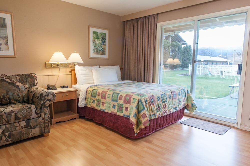 OKANAGAN SEASONS RESORT photo 3