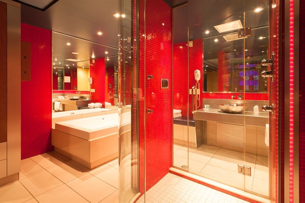 LE CHABROL HOTEL & SUITES
