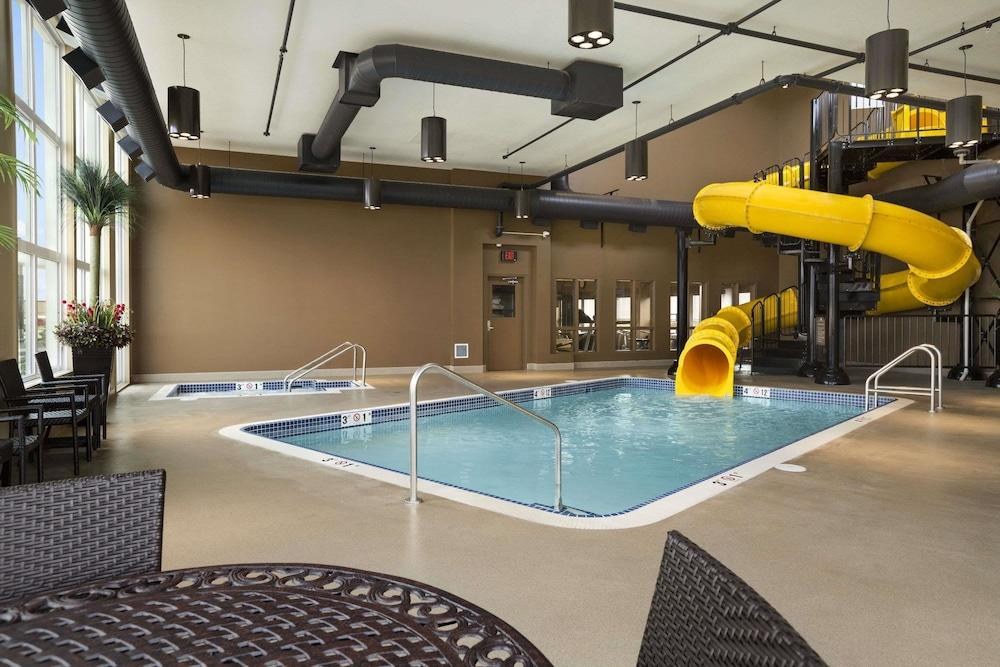 MICROTEL INN & SUITES BY WYNDHAM LLOYDMINSTER photo 2