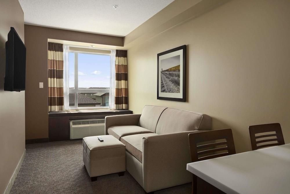 MICROTEL INN & SUITES BY WYNDHAM LLOYDMINSTER photo 4
