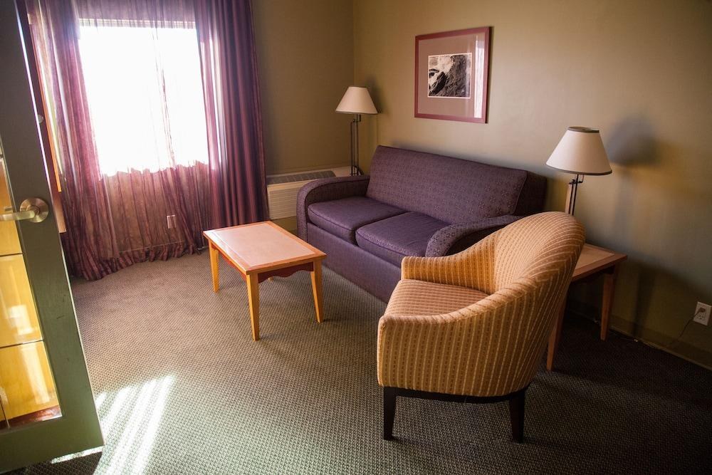 MEDICINE HAT LODGE TRADEMARK COLLECTION BY WYNDHAM photo 2