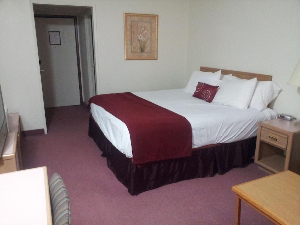 RAMADA BY WYNDHAM MEDICINE HAT photo 4