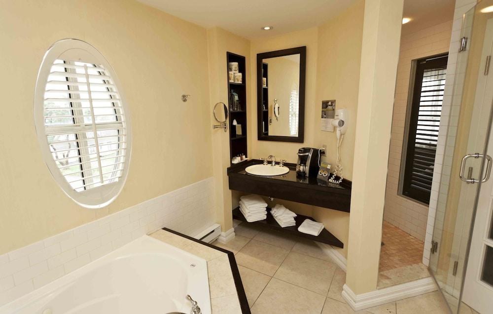 LE ST-MARTIN HOTEL & SUITES LAVAL photo 3