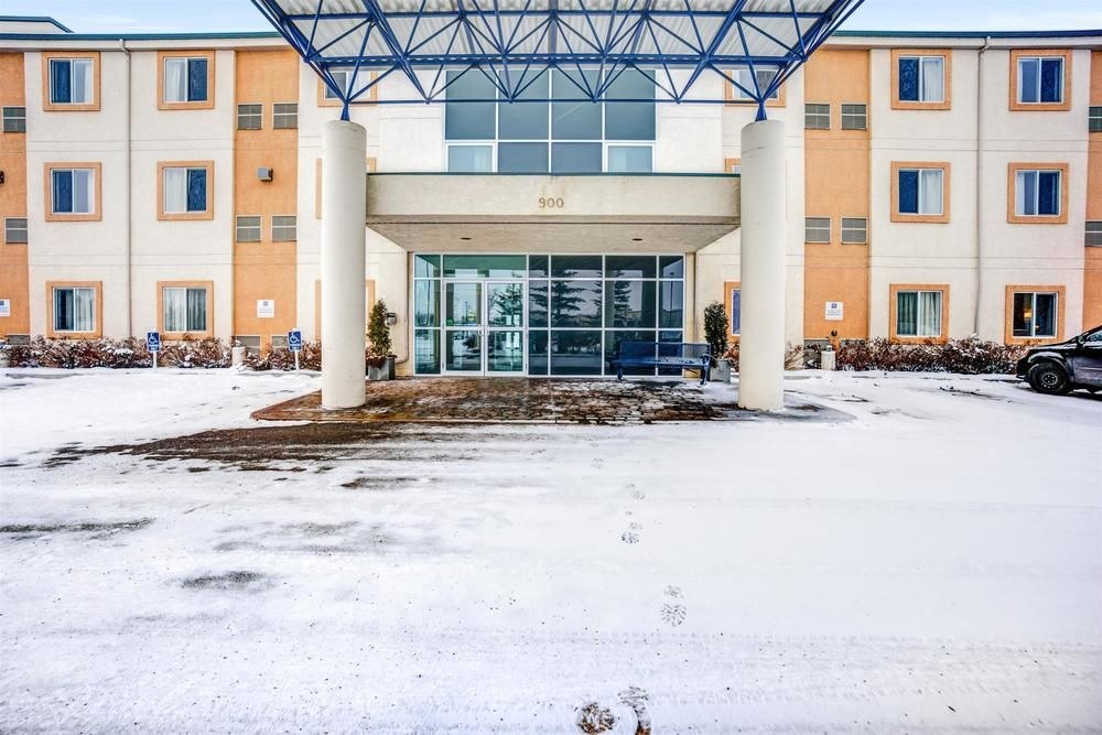 MOTEL 6 RED DEER