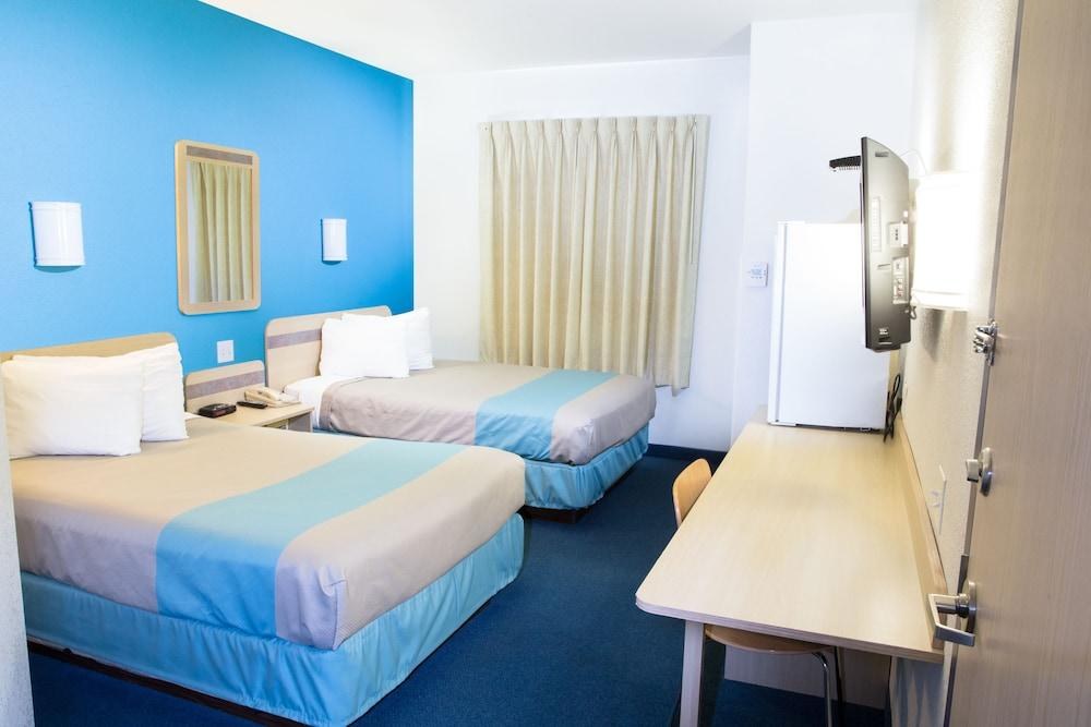 MOTEL 6 RED DEER photo 2