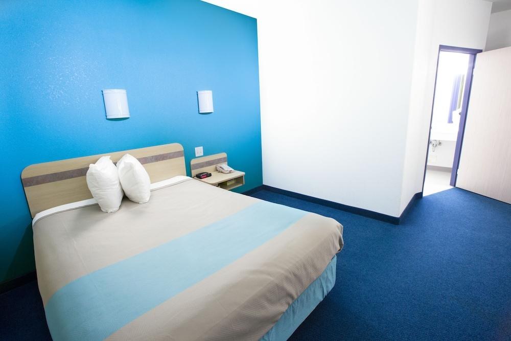 MOTEL 6 RED DEER photo 3
