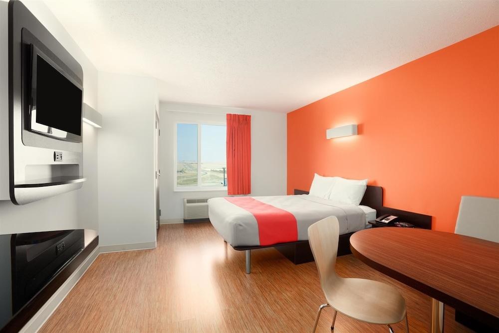 MOTEL 6 SWIFT CURRENT SK photo 4