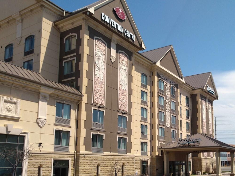 RADISSON TORONTO AIRPORT WEST photo 2