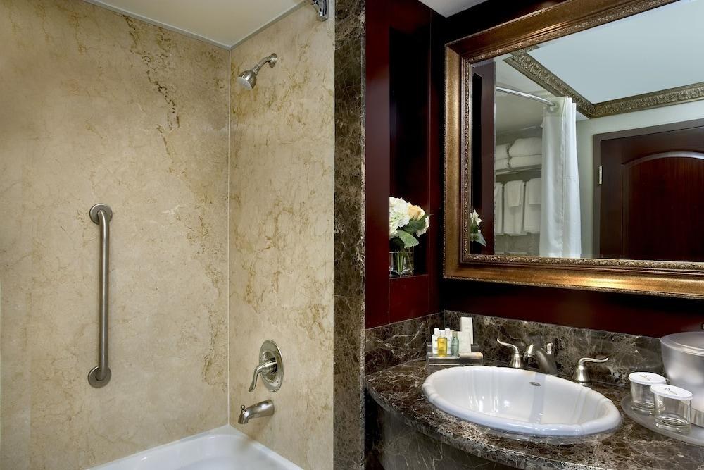 RADISSON TORONTO AIRPORT WEST photo 4
