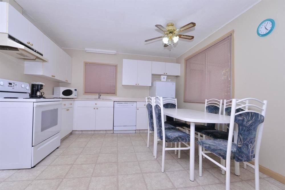 CANADAS BEST VALUE INN & SUITES photo 1