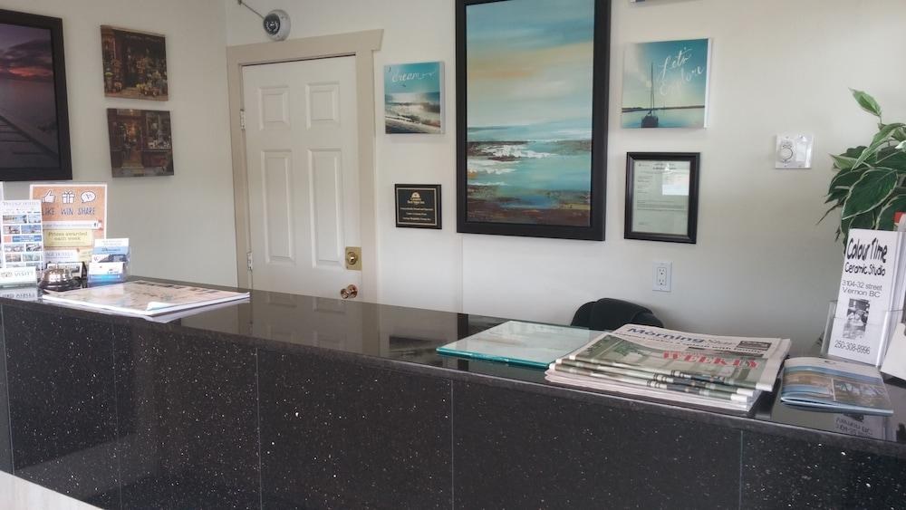 CANADAS BEST VALUE INN & SUITES photo 2