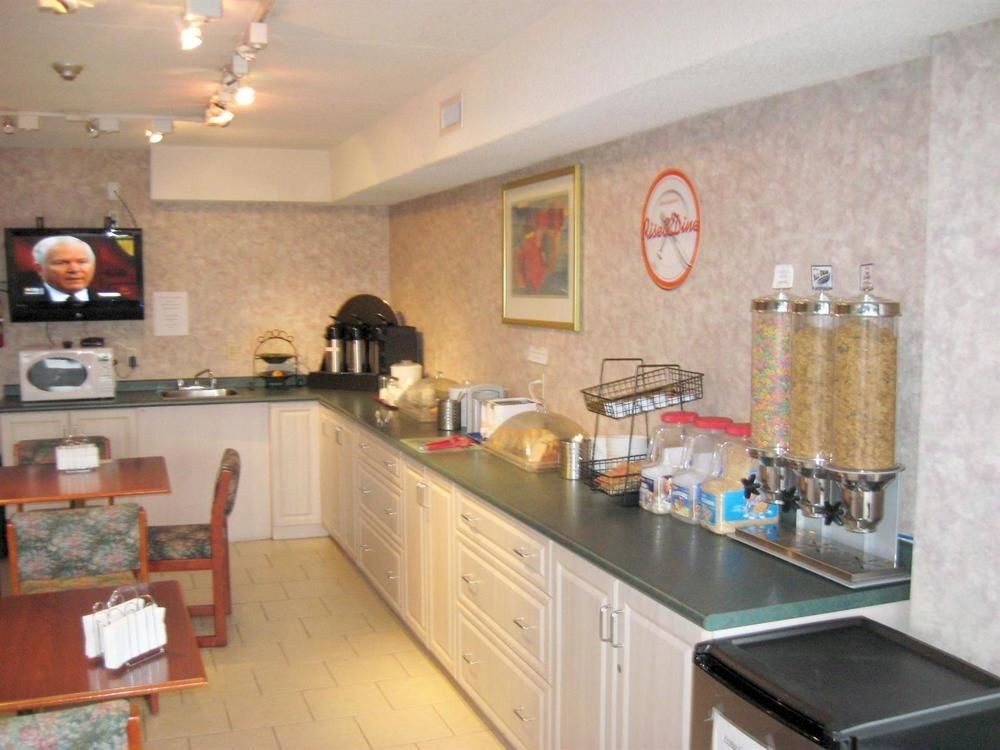 LEXINGTON INN & SUITES - WINDSOR ON CANADA photo 1