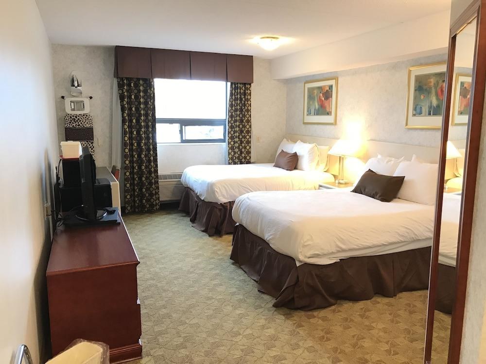 LEXINGTON INN & SUITES - WINDSOR ON CANADA photo 3