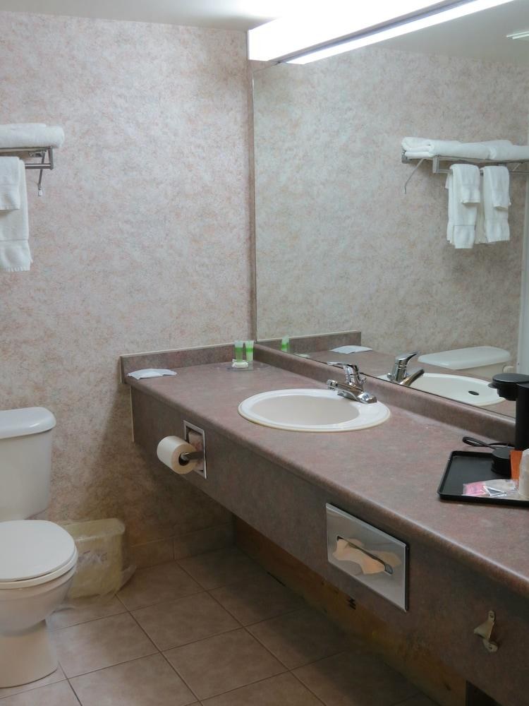 LEXINGTON INN & SUITES - WINDSOR ON CANADA photo 4