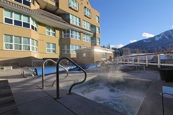 LE CHAMOIS WHISTLER photo 3