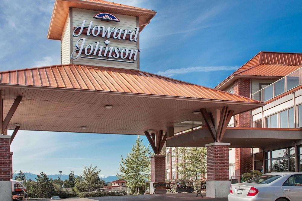 HOLIDAY INN VICTORIA ELK LAKE AN IHG HOTEL photo 4