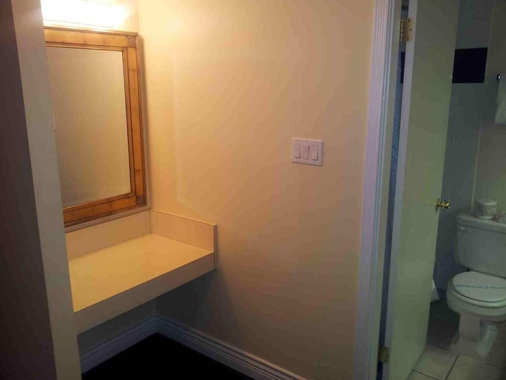 ISLAND TRAVEL INN photo 3
