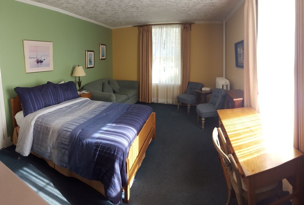 JAMES BAY INN HOTEL & SUITES photo 1