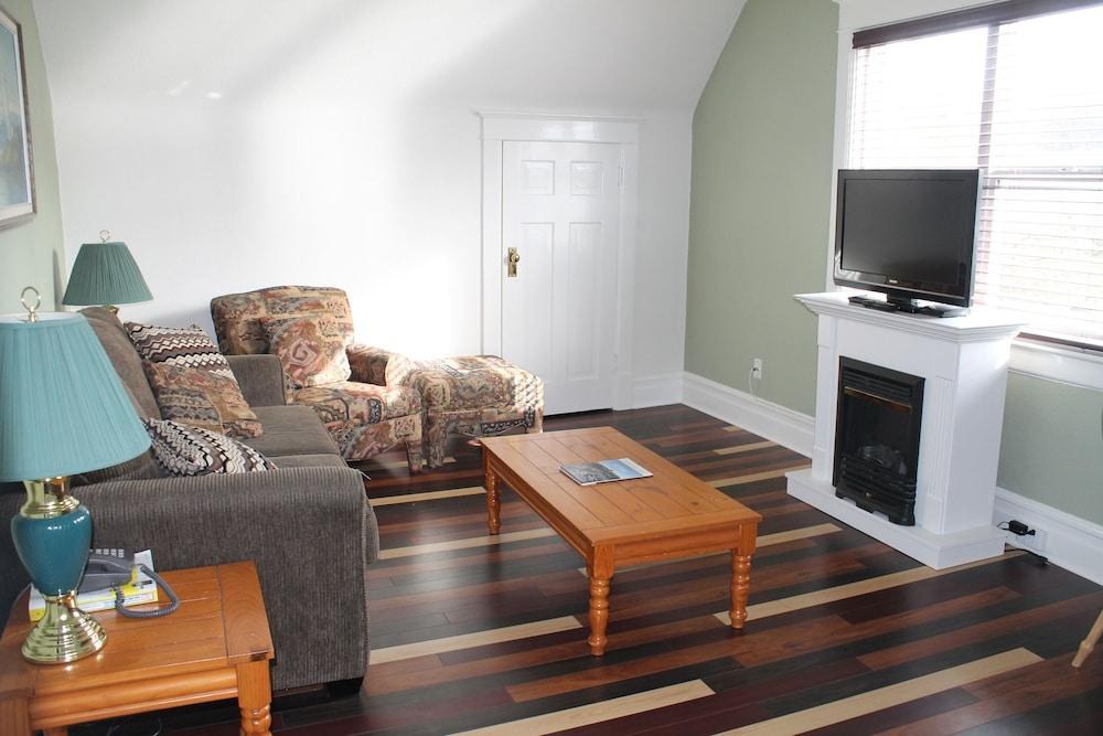 JAMES BAY INN HOTEL & SUITES photo 3