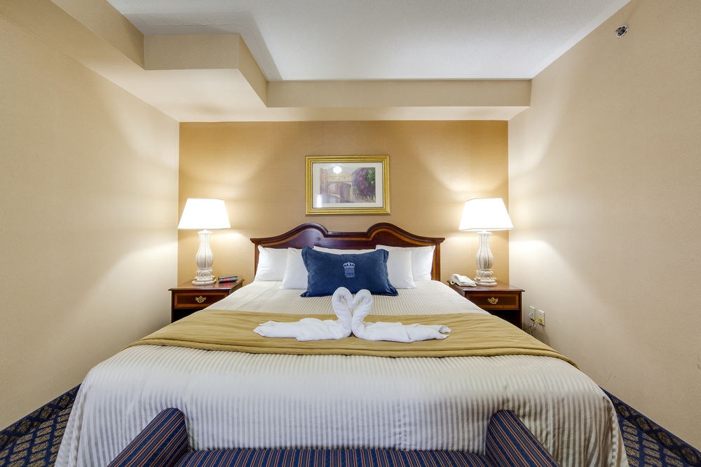 MONTE CARLO INN VAUGHAN SUITES photo 1