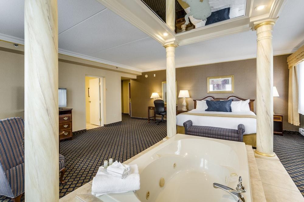 MONTE CARLO INN VAUGHAN SUITES photo 4