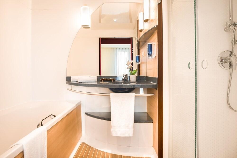 NOVOTEL SUITES CANNES CENTRE photo 2