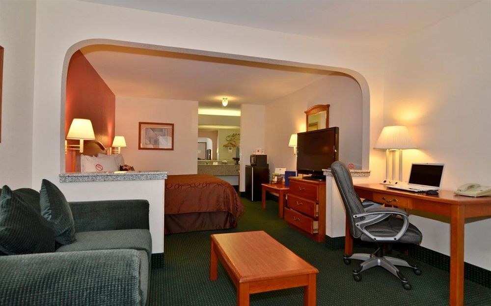 Econo Lodge Inn & Suites photo 2