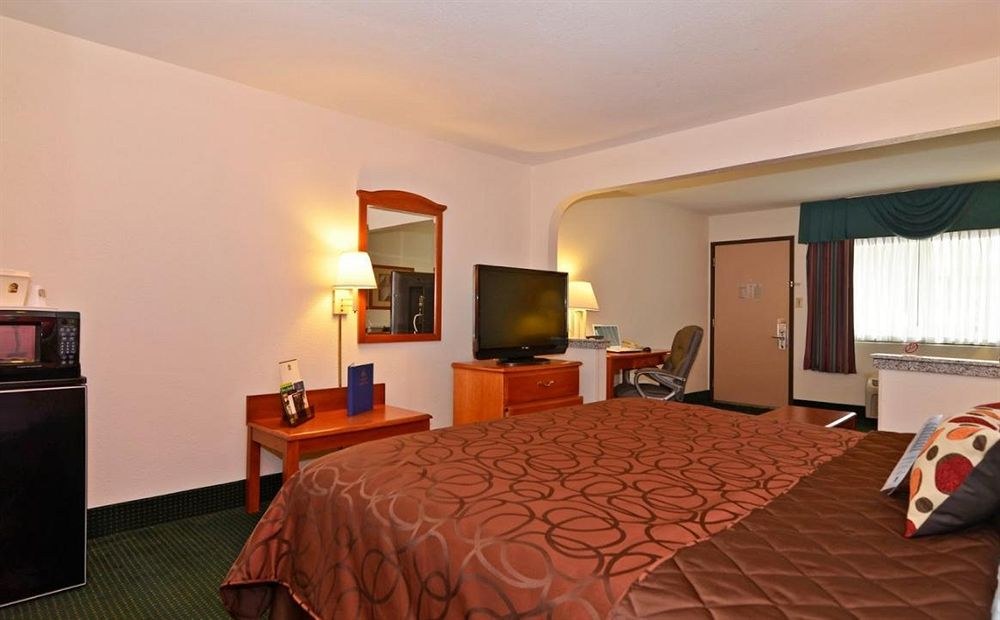Econo Lodge Inn & Suites photo 3