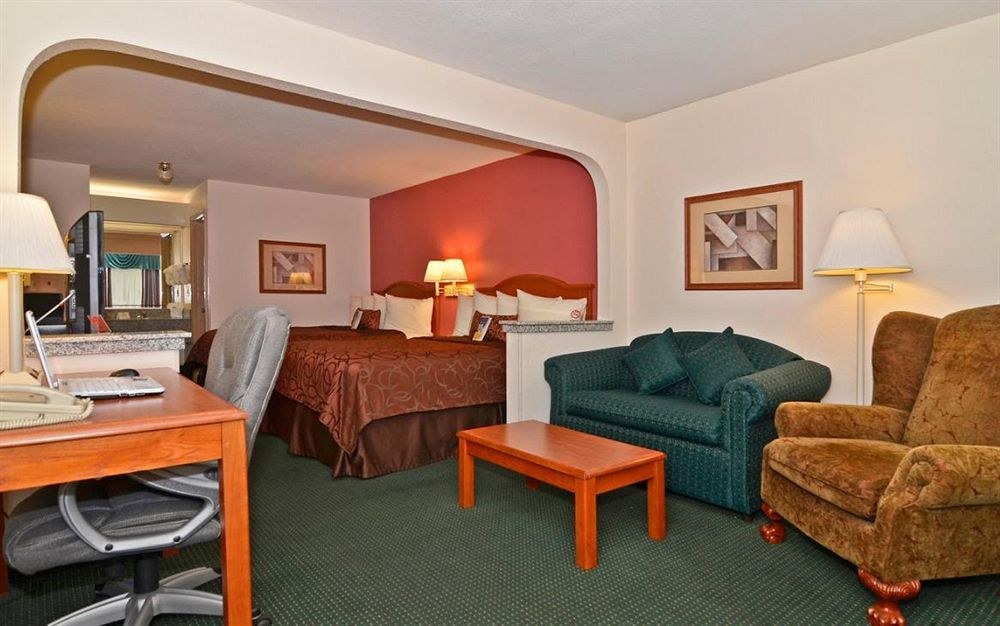 Econo Lodge Inn & Suites photo 4