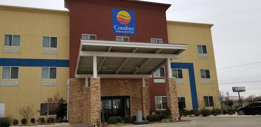 COMFORT INN & SUITES
