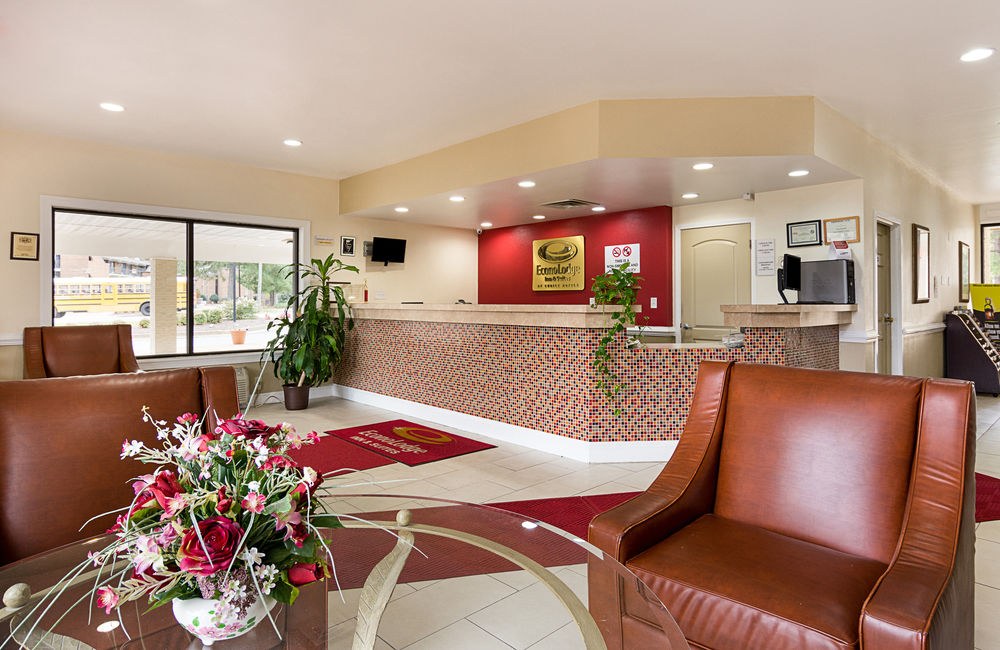 Days Inn & Suites by Wyndham Williamsburg Colonial photo 1