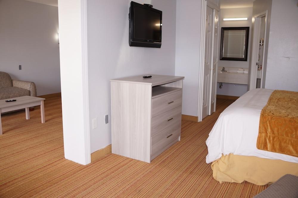 Days Inn & Suites by Wyndham Williamsburg Colonial photo 2