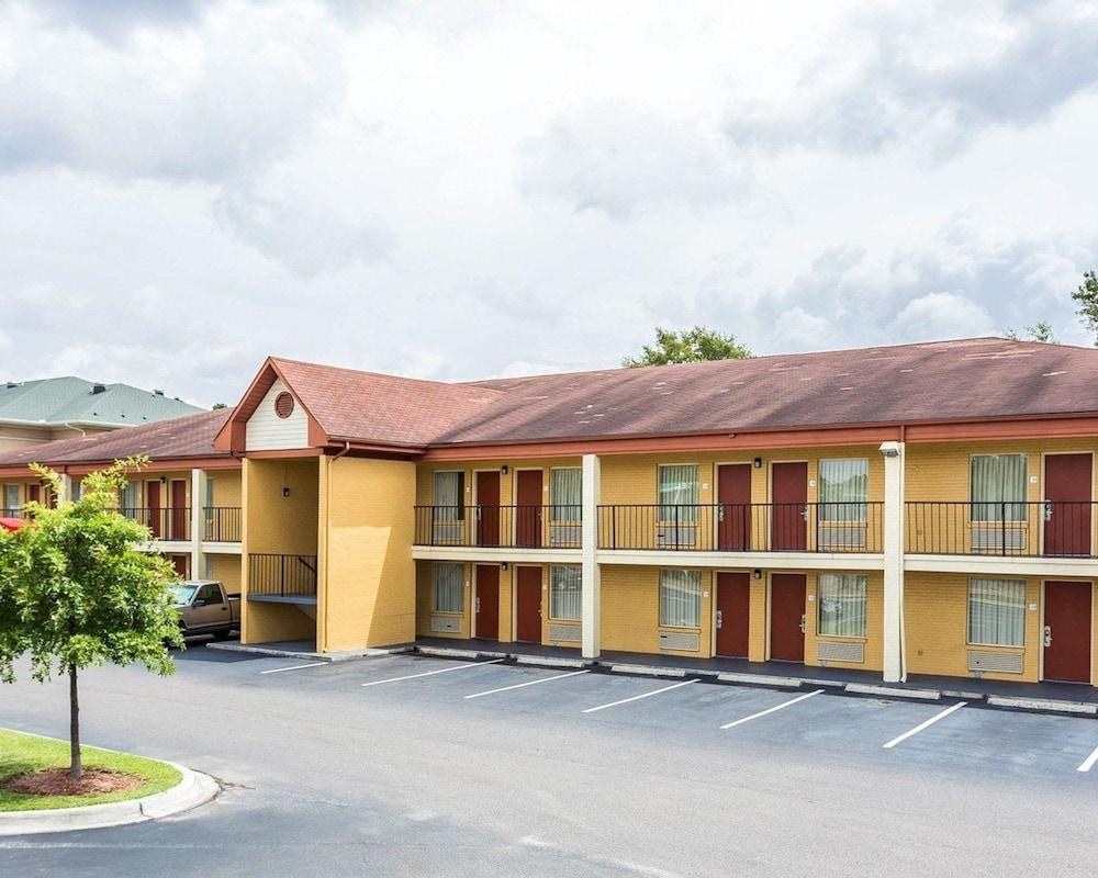 ECONO LODGE photo 2