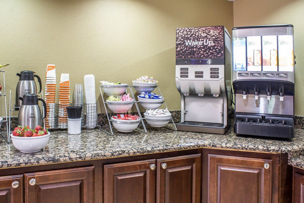 COMFORT INN & SUITES