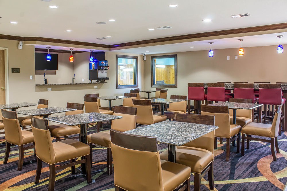 COMFORT INN & SUITES photo 1
