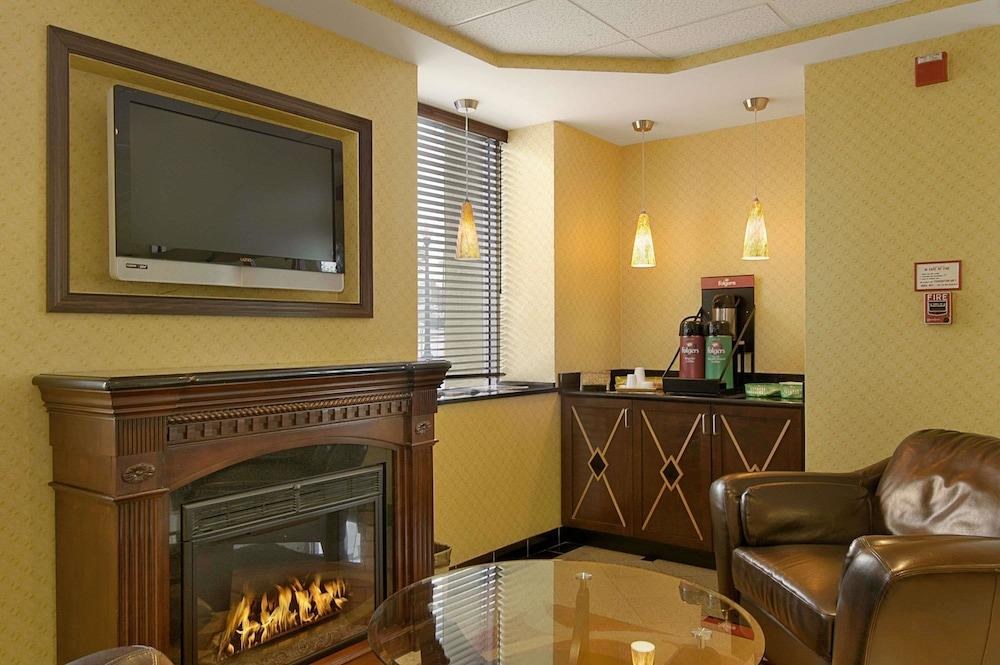 DAYS INN SILVER SPRING photo 2