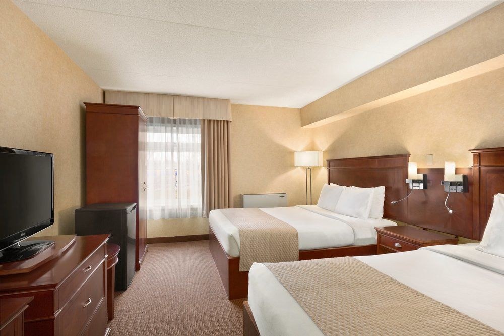 DAYS INN BY WYNDHAM TORONTO WEST MISSISSAUGA