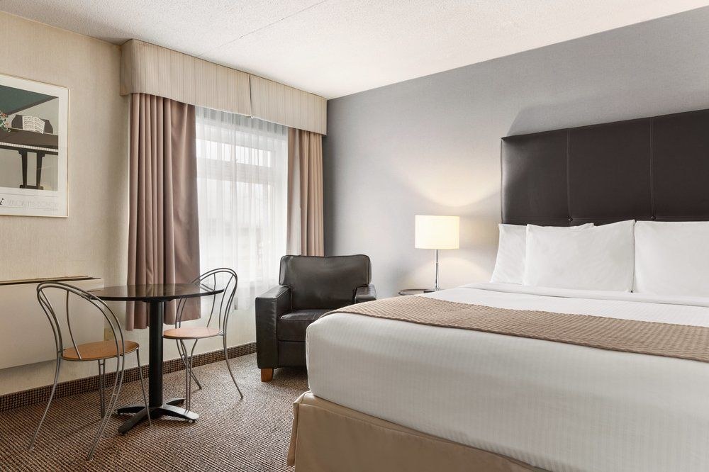 DAYS INN BY WYNDHAM TORONTO WEST MISSISSAUGA photo 1