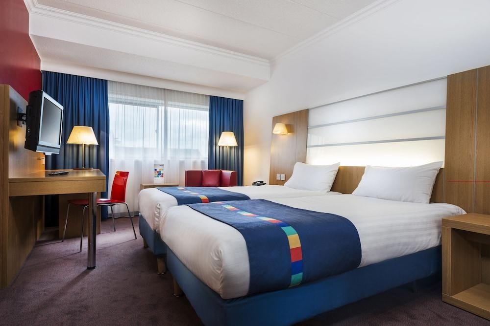 PARK INN BY RADISSON YORK CITY CENTRE photo 2