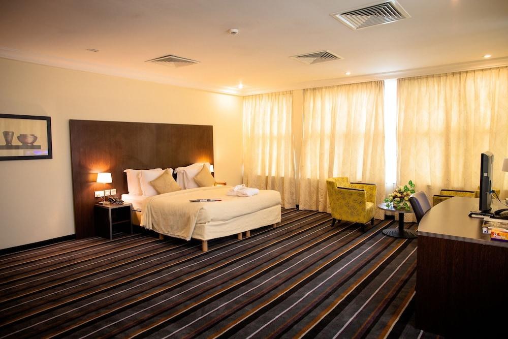 ALISA HOTEL photo 2