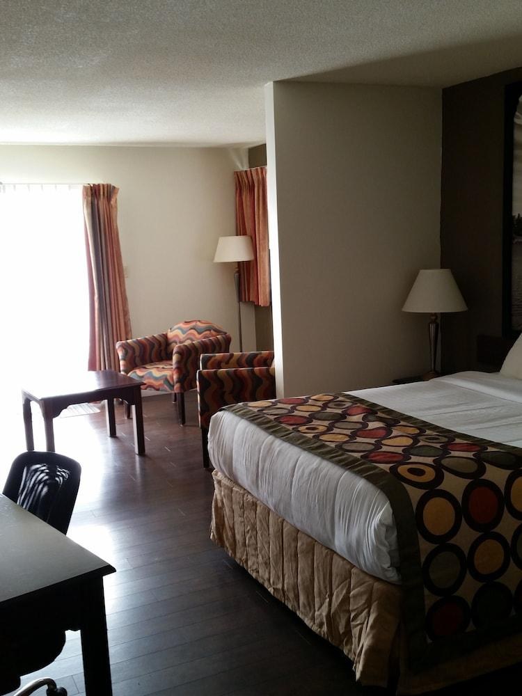 SUPER 8 BY WYNDHAM BROCKVILLE photo 3