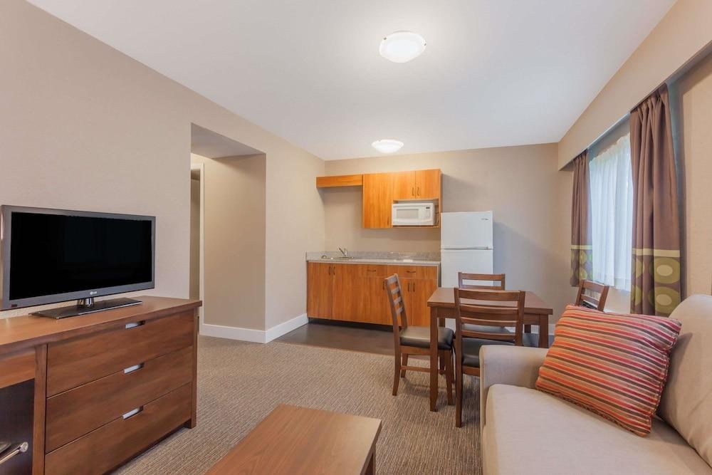 Super 8 by Wyndham Abbotsford BC photo 3
