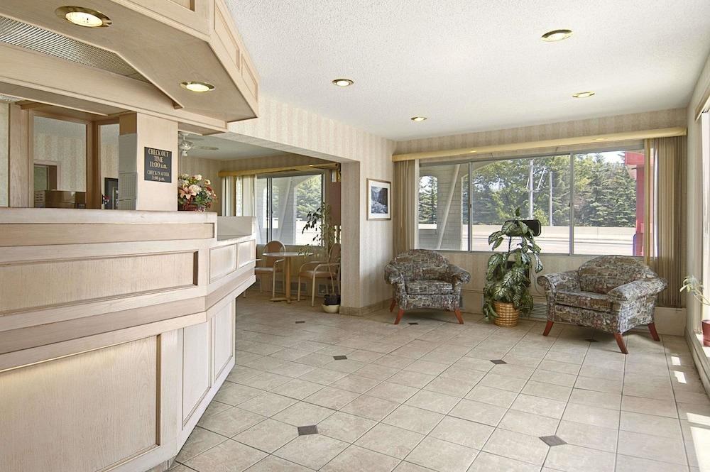 RAMADA LIMITED CALGARY NORTHWEST photo 2