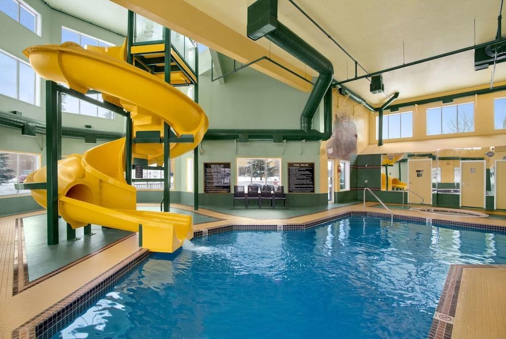 SUPER 8 BY WYNDHAM CALGARY SHAWNESSY AREA photo 1